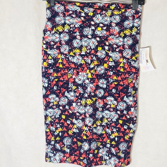 LuLaRoe Cassie pencil skirt geometric pattern black white polyester size xs READ - Picture 7 of 8